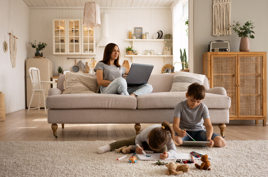 Familia en hogar confortable